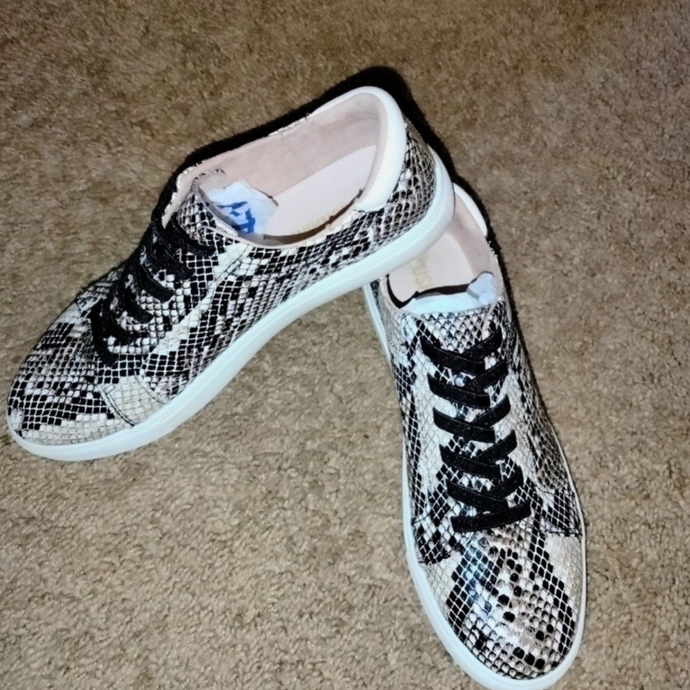 Cushionaire (Size 8M) Multicolored Snake Print "Regal" Casual Slip-on Sneakers